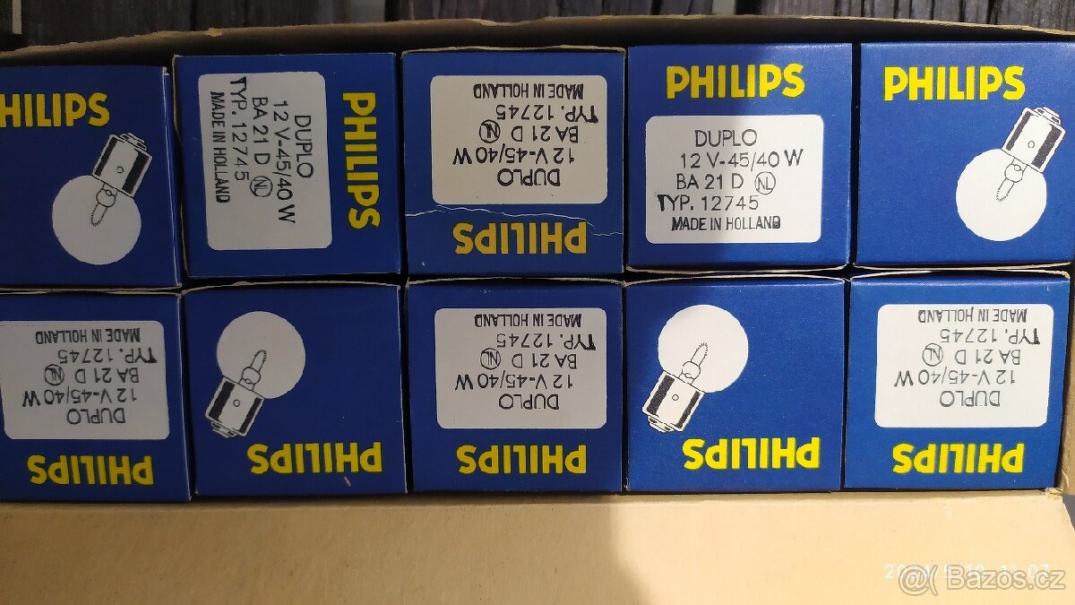 Krabice nových žárovek Philips 12 V