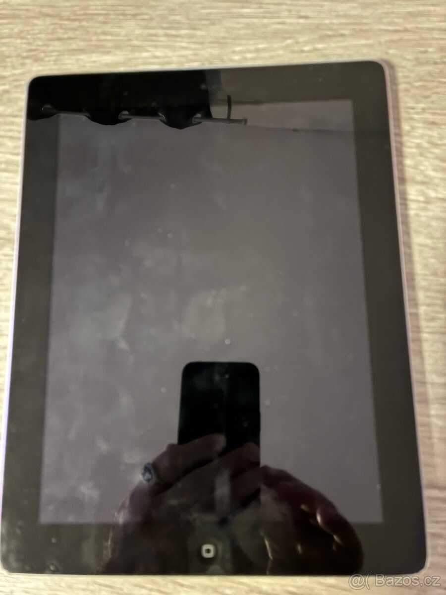 iPad 4 gen. A1548 zamknuty na díly