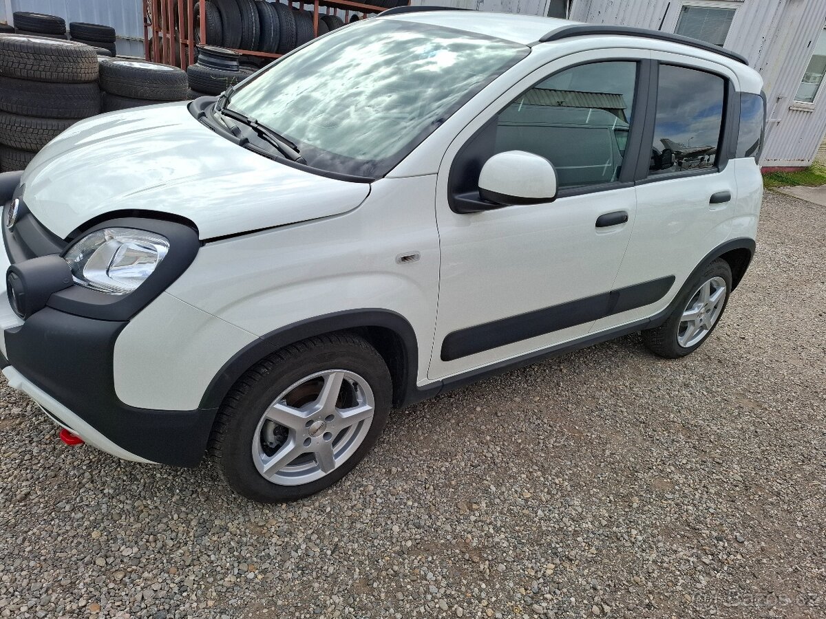 Fiat Panda 1.0 i Hybrid Klima Alu Model 2024//Havarované//