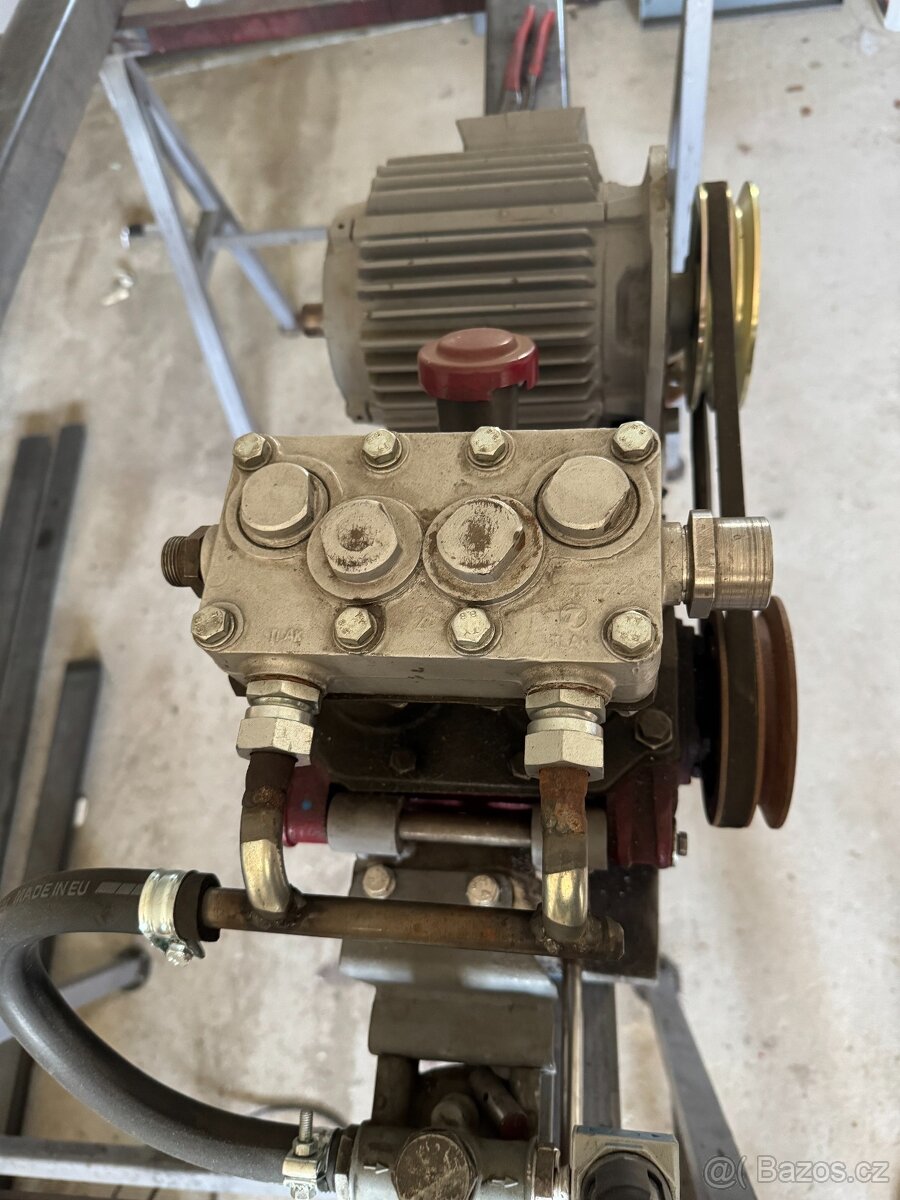 Kompresor Tatra 111 s elektromotorem