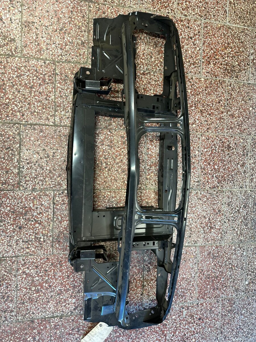 Přední čelo Bmw e28