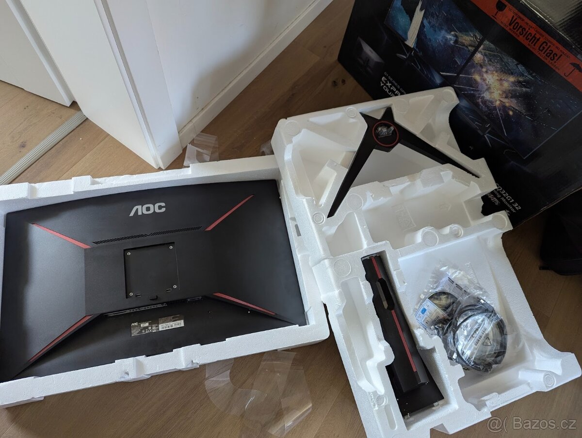 Herní monitor AOC CQ32G1, 1440p, 1800R, 144 Hz, 31,5" VA