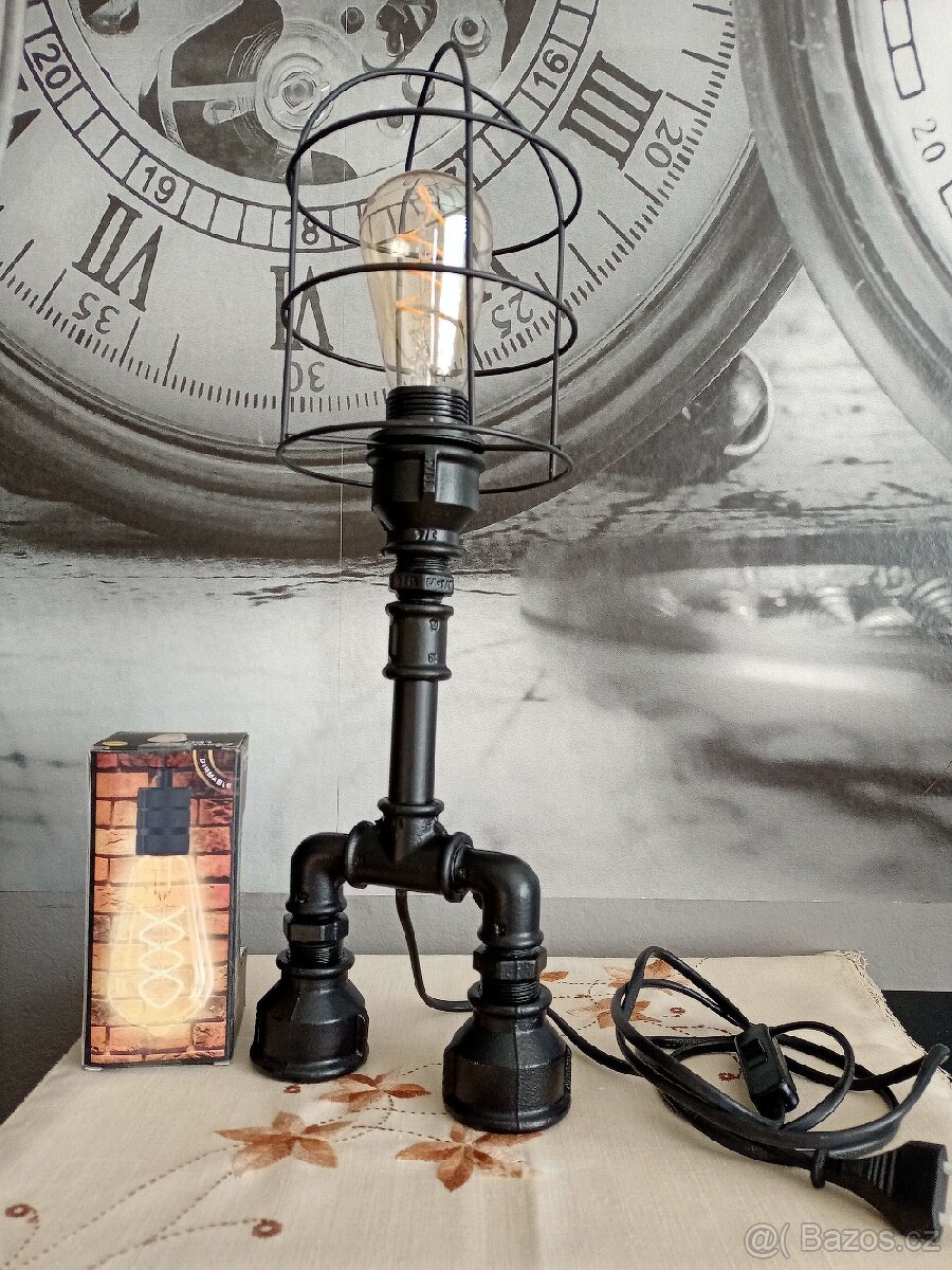 Kovová lampa