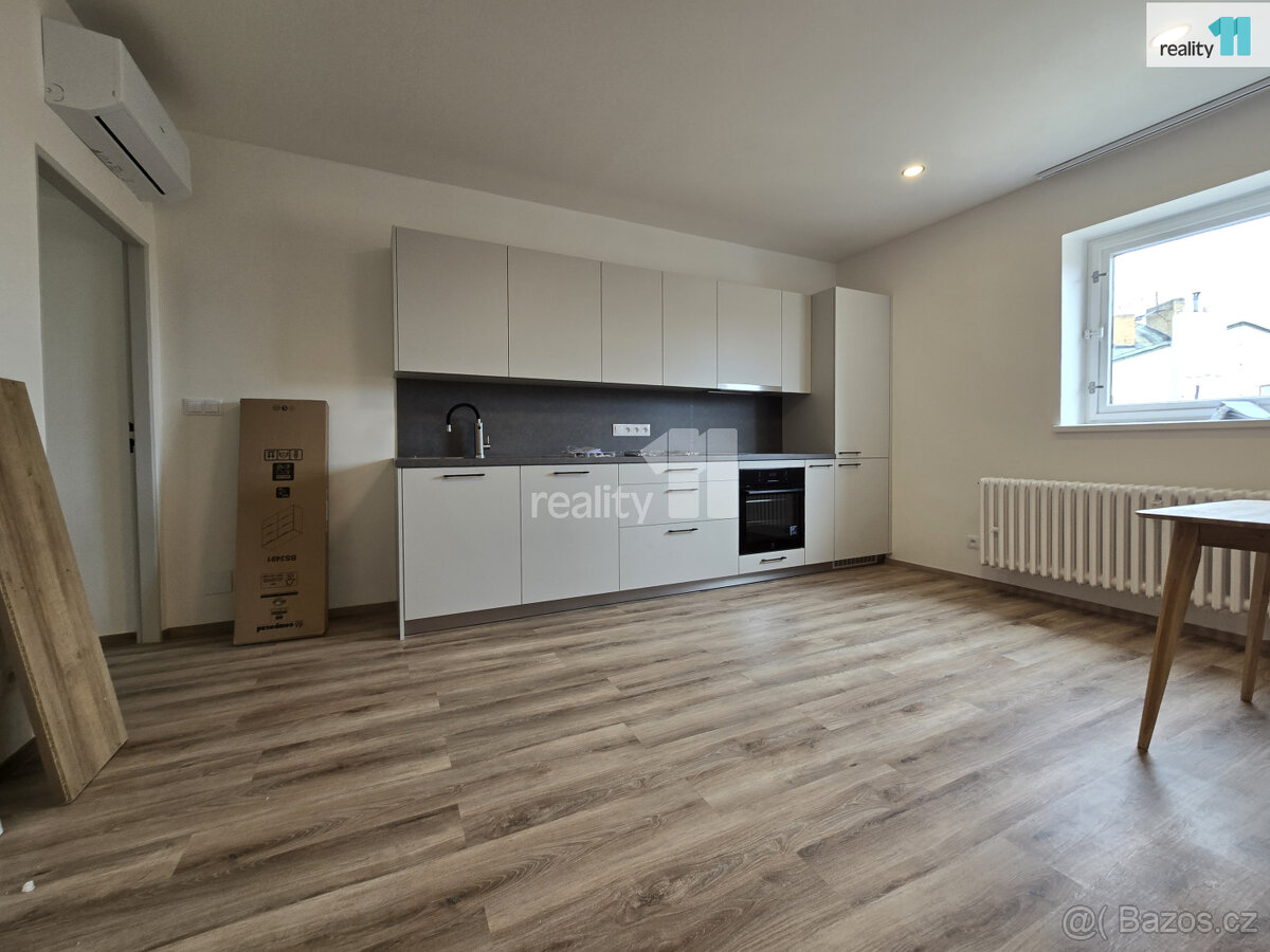 Pronájem bytu 2+kk  55 m2 s možností parkování, Korunovační,