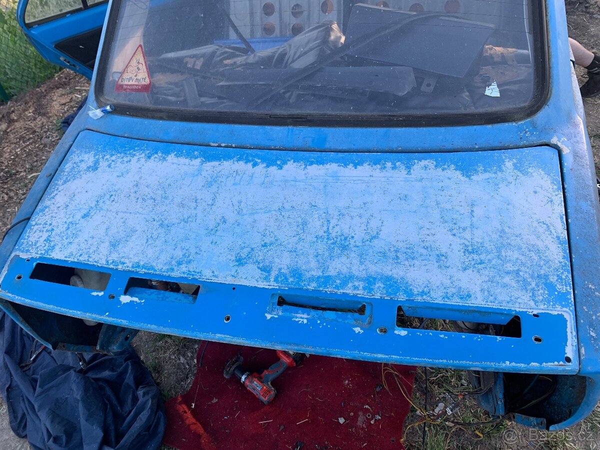 Víko motoru