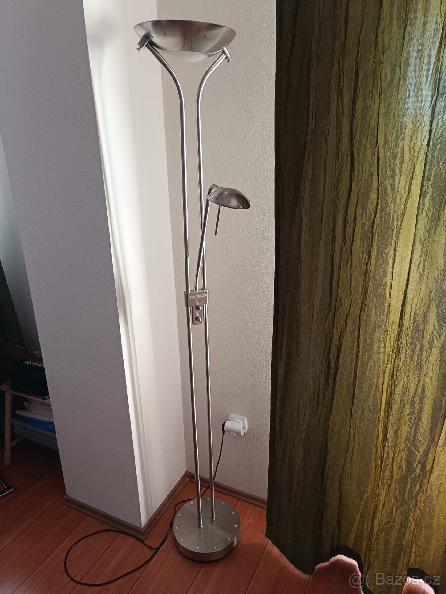 Stojící lampa