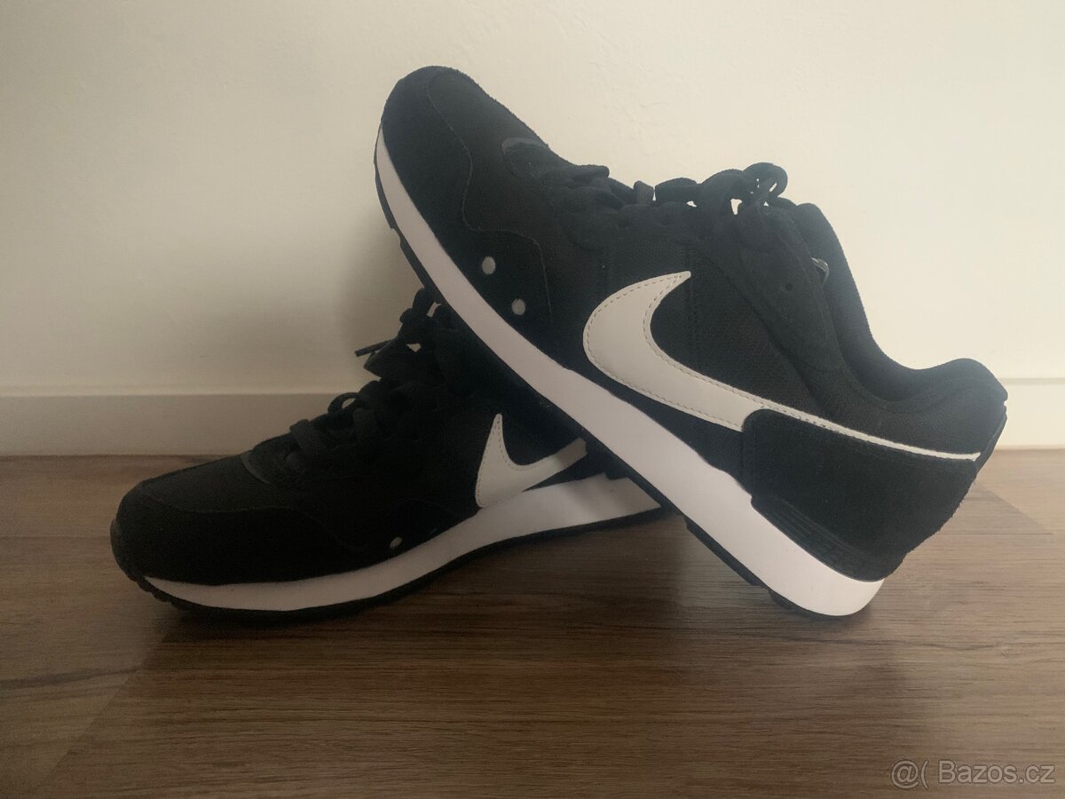Tenisky NIKE Venture Runner