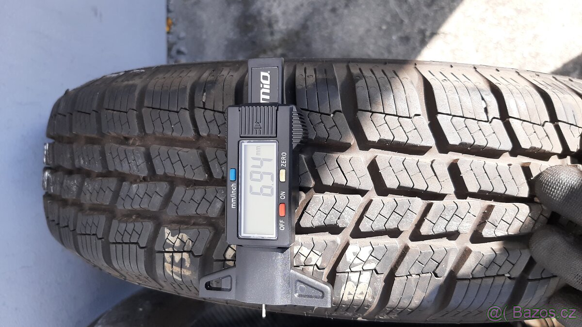 Zimní pneu 135/80 R13 dezén cca 7mm