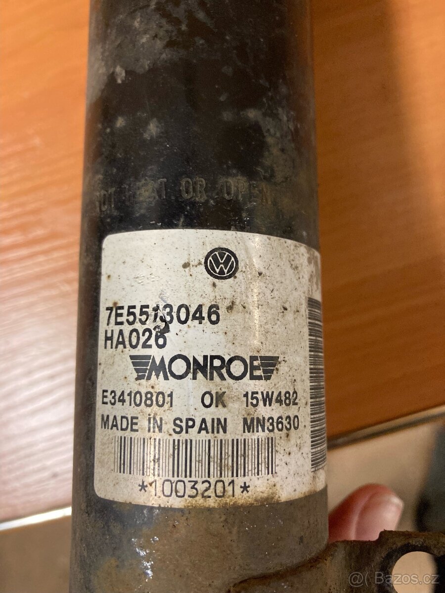 Zadní tlumič-7EE5513046 VW T5
