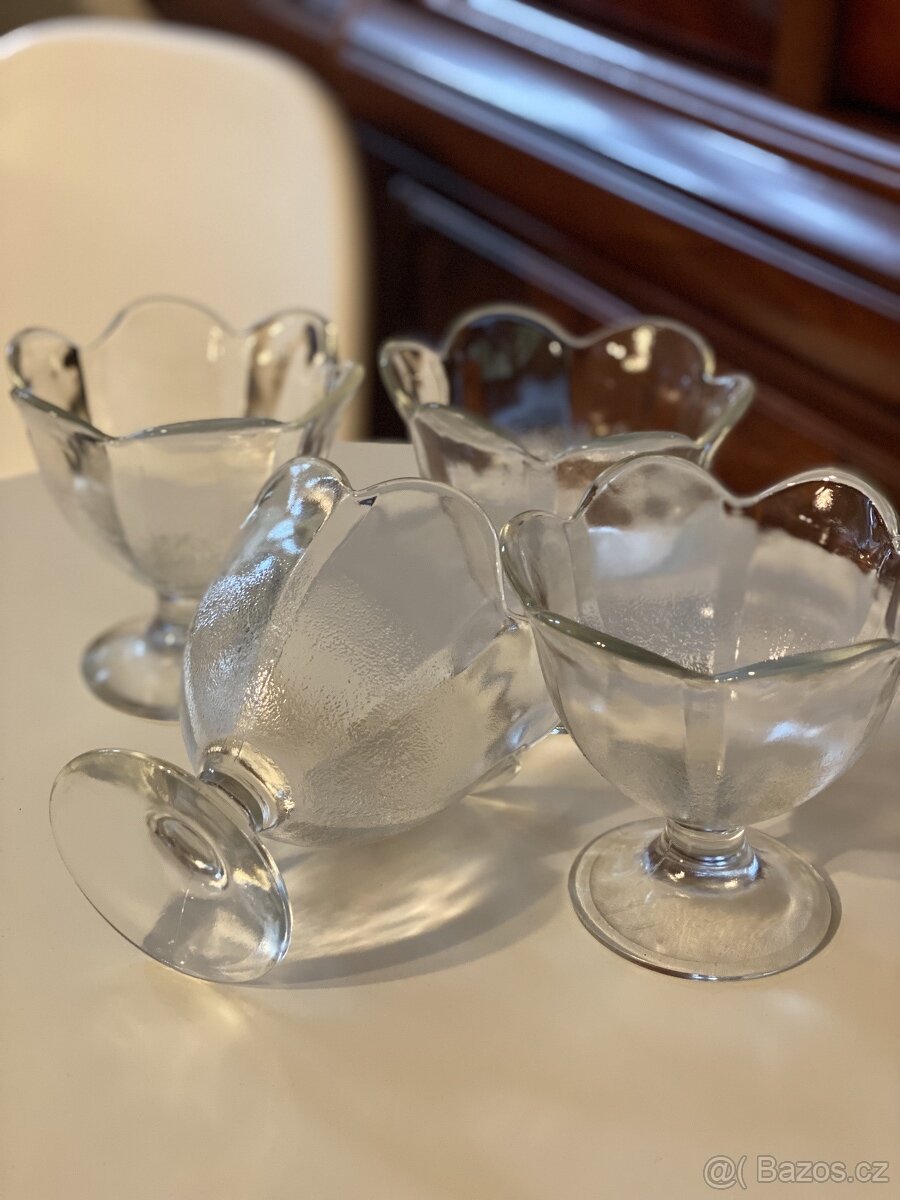 Poháry skleněné starožitné