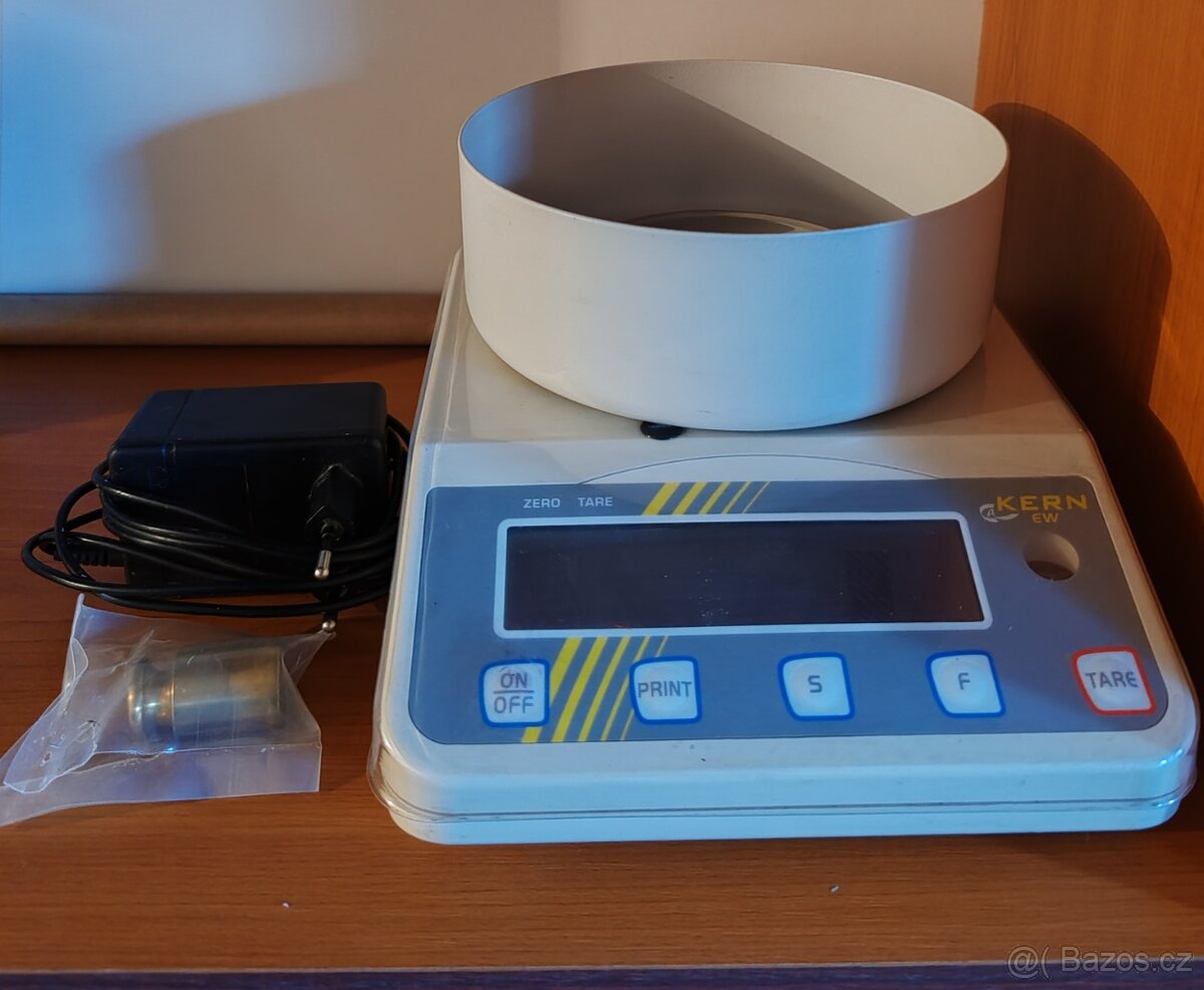 Stolní laboratorní digitální váha