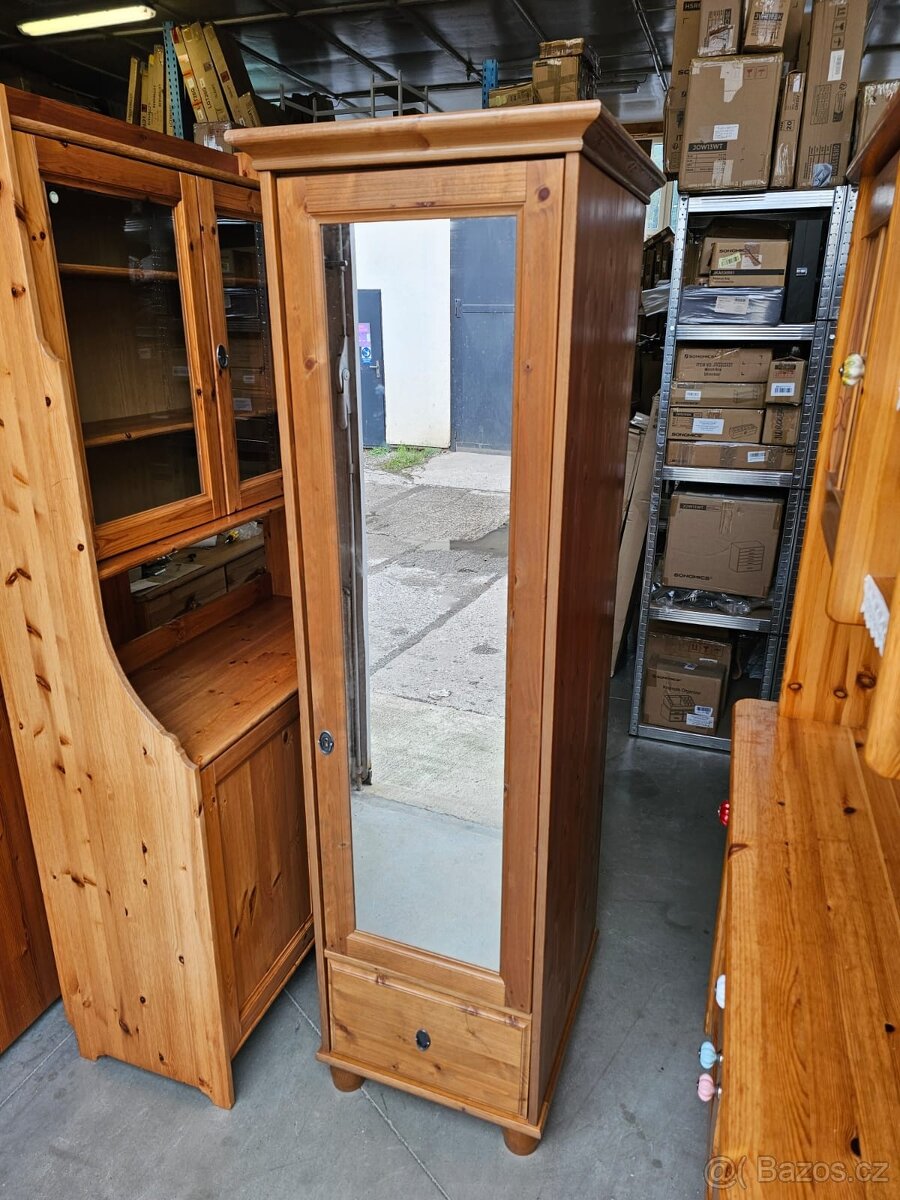 ZRCADLOVÁ SKŘÍŇ IKEA LEKSVIK
