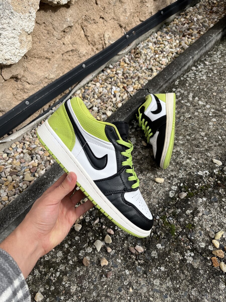 Jordan 1 Low Black Cyber