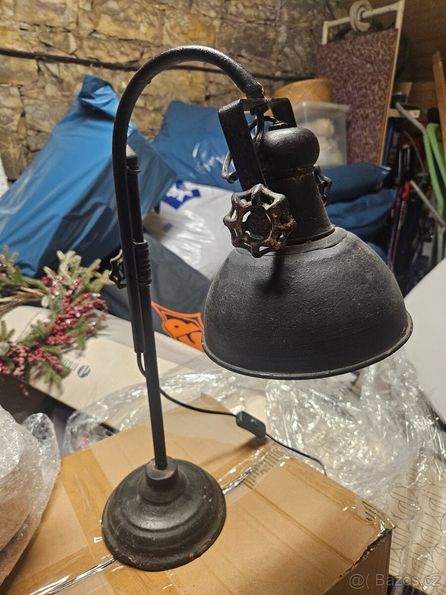 Stolní lampa