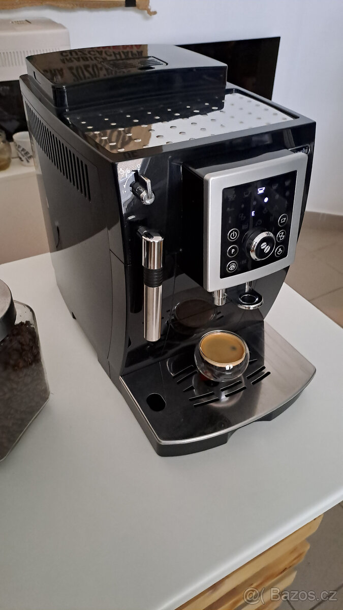 Automatický kávovar Delonghi na zrnkovou kávu