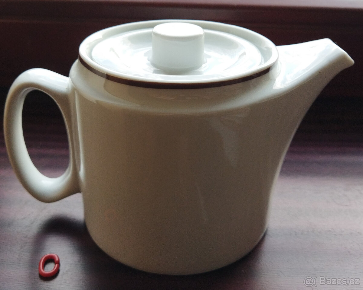 Stará gastro konvice, zn. G. Benedikt 1882, Dvory u KV