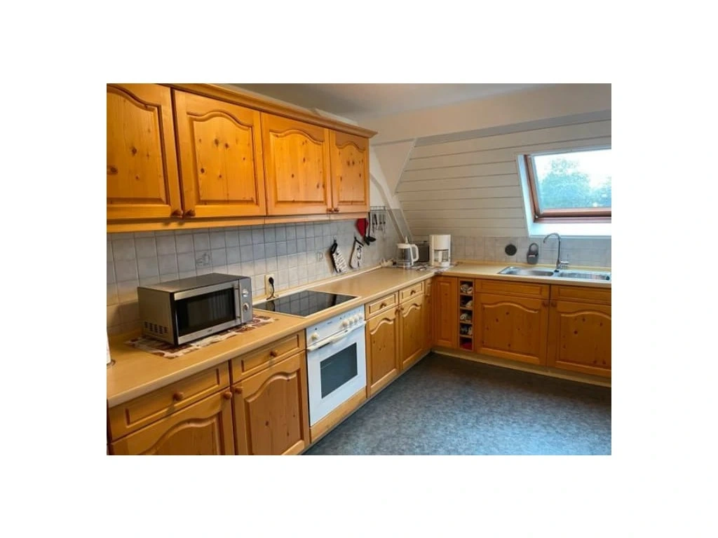 Krásná borovicová kuchyňská linka se spotřebiči,5153