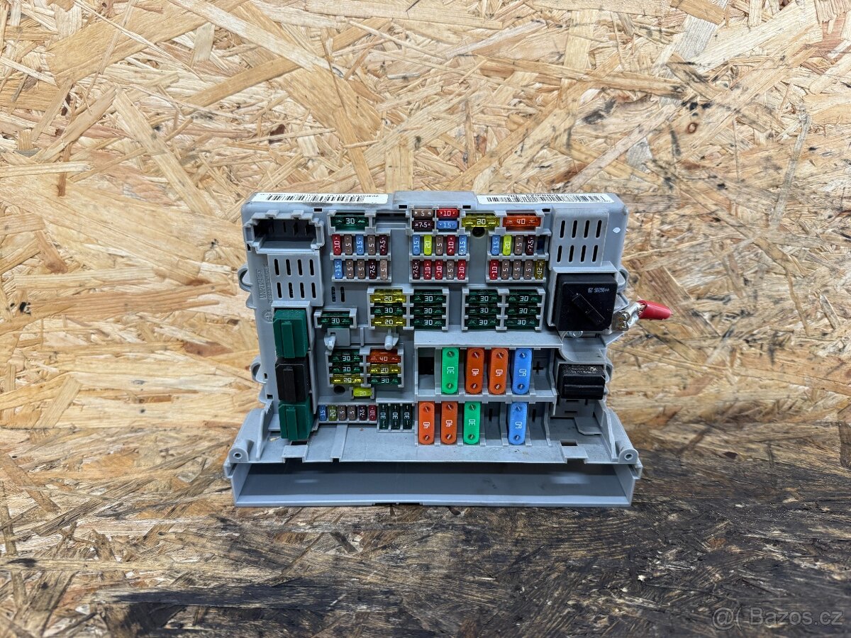 POJISTKOVÁ SKŘÍŇ BMW E90/91 6906624-06