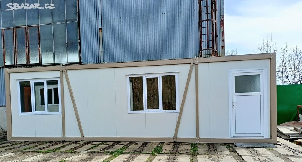 Obytný/kancelářský kontejner o rozměru 3 x 9 m