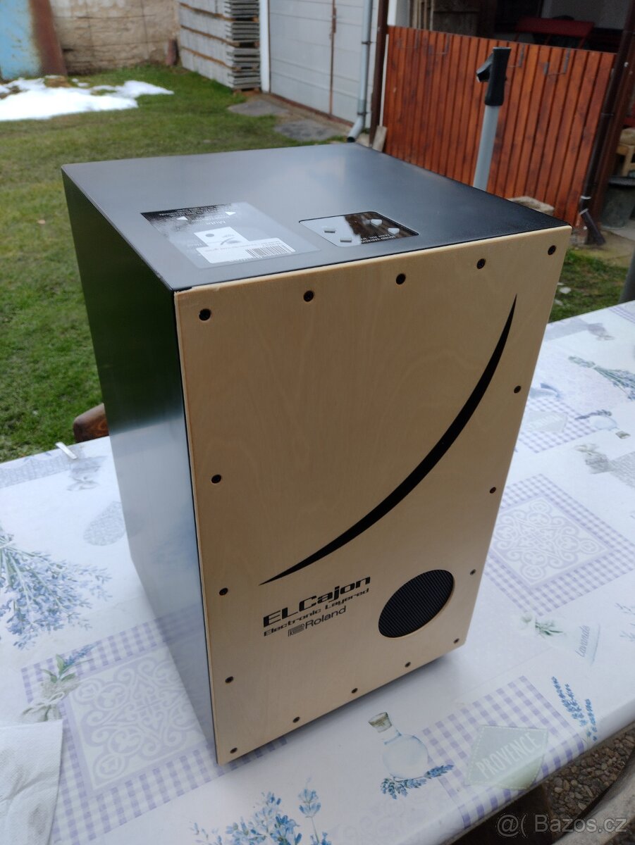 Roland EC-10 EL Speciální cajon