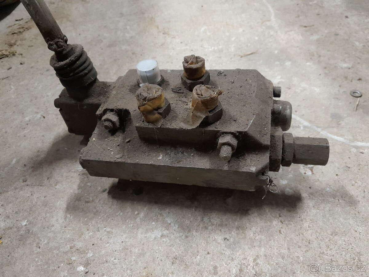 Hydraulický rozvaděč