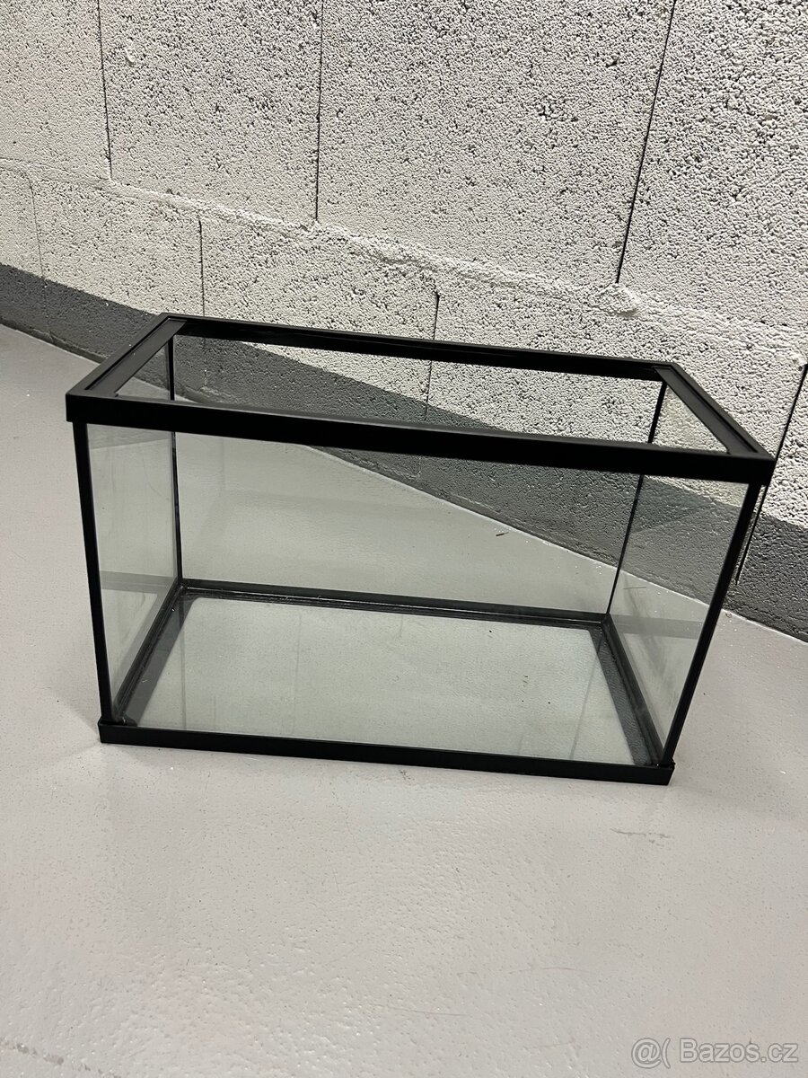 Skleněné akvárium 40 × 20 × 25 cm