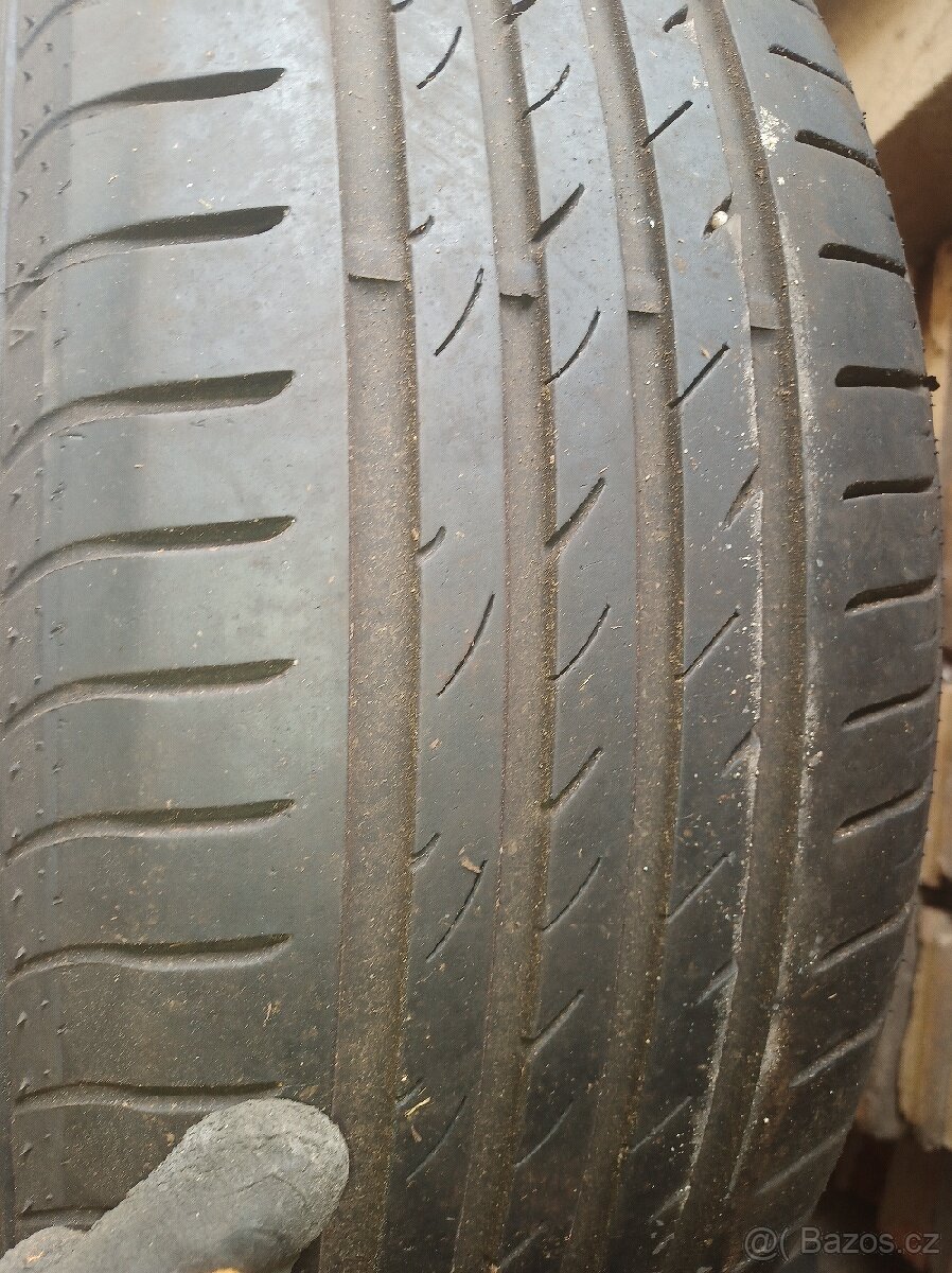 Prodám letní pneu 215/60R16, 4 kusy