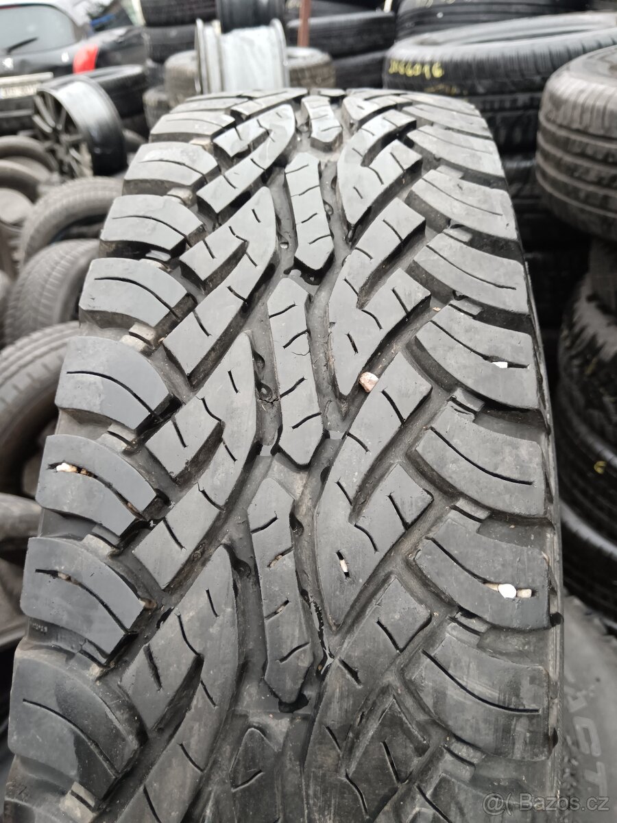235/85r16c 114/111s Continental m+s pneu