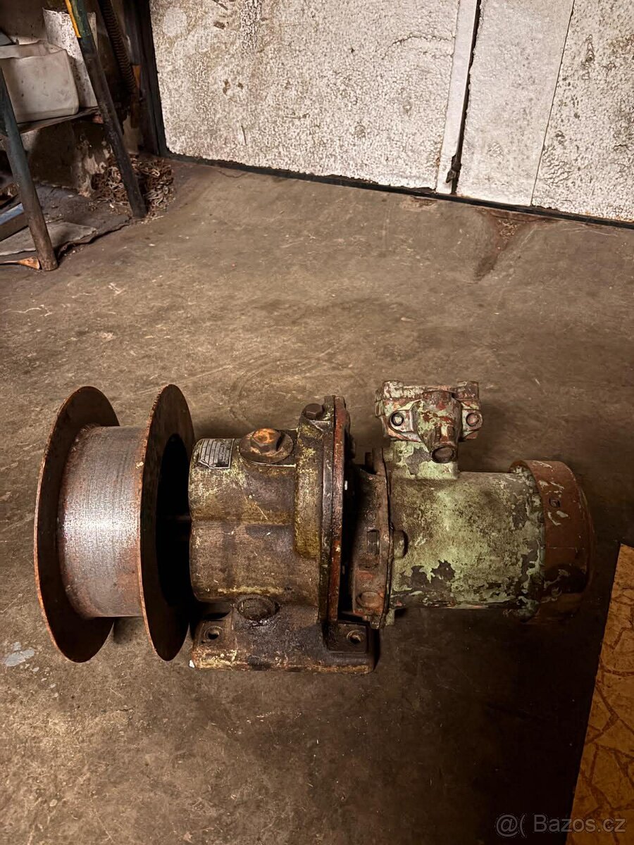 Elektromotor s převodovkou