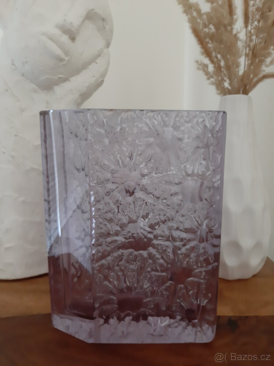 Váza z lisovaného skla - Václav Hanuš