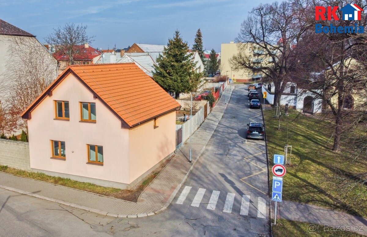 Prodej samostatného rodinného domu o dispozici 5+kk v Českém