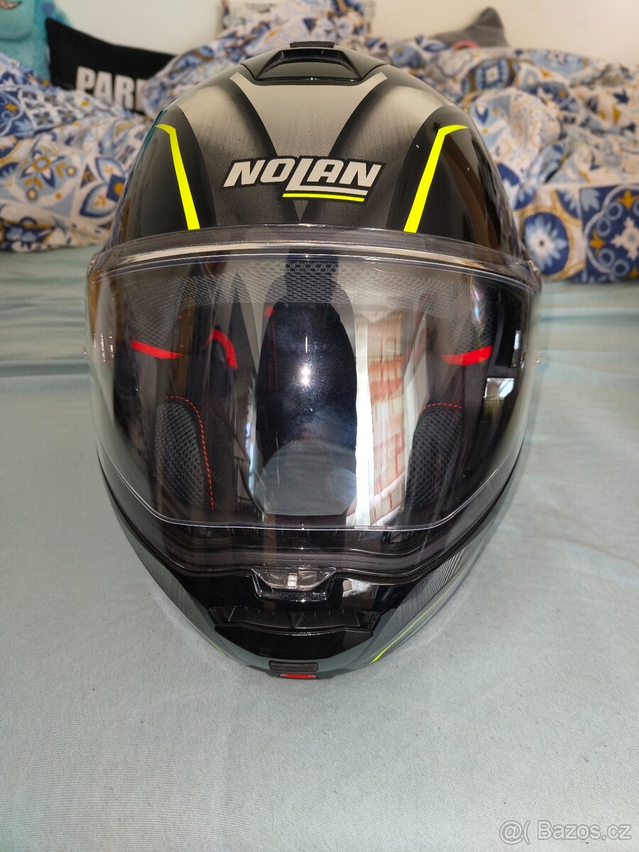 Prodám helmy a oblečení na moto