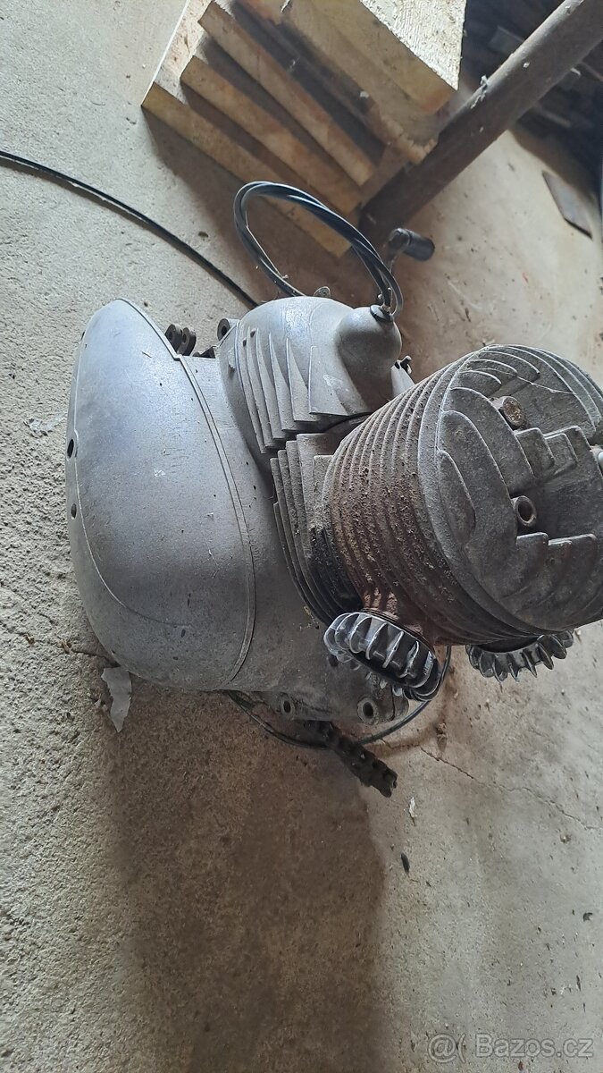 Motor Jawa 250 353