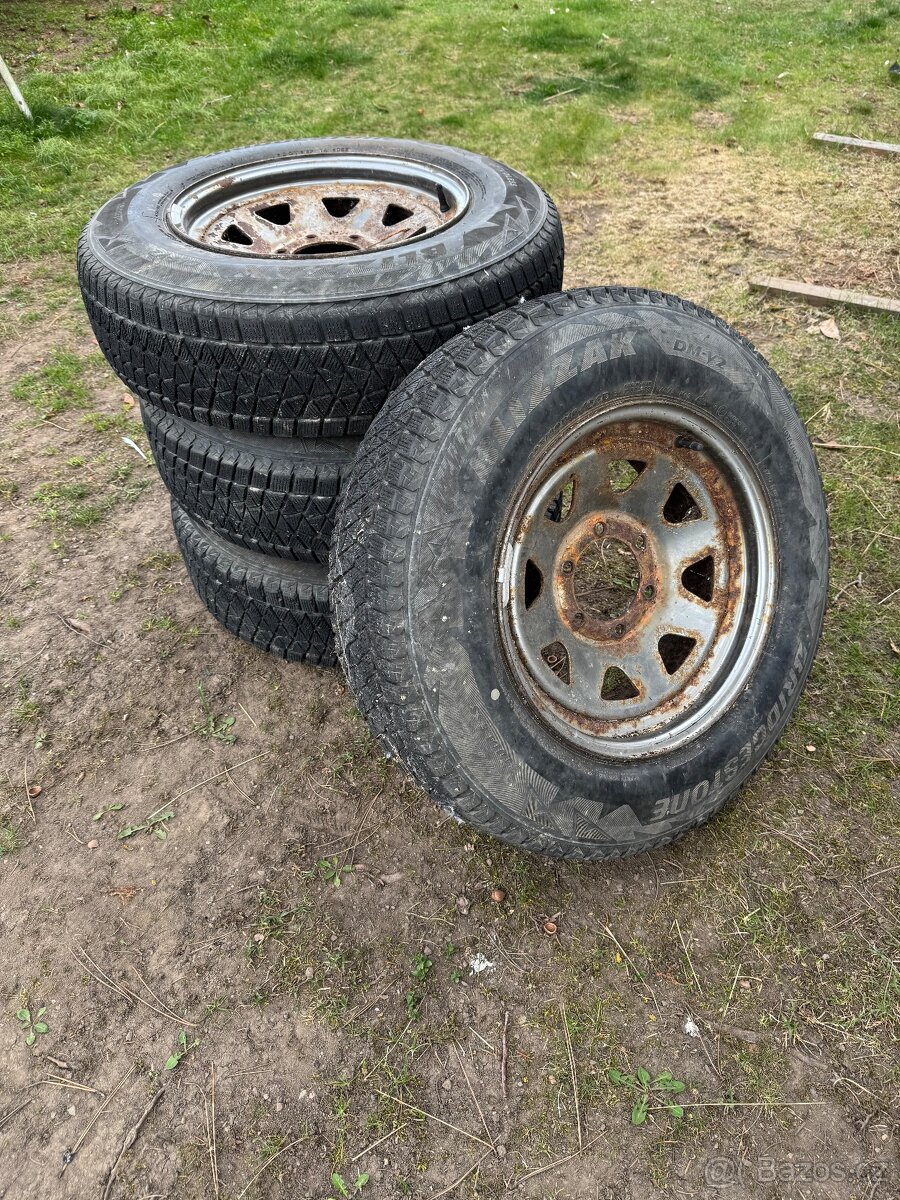 Sada kol Bridgestone Blizzak DM-V2 205/80/R16