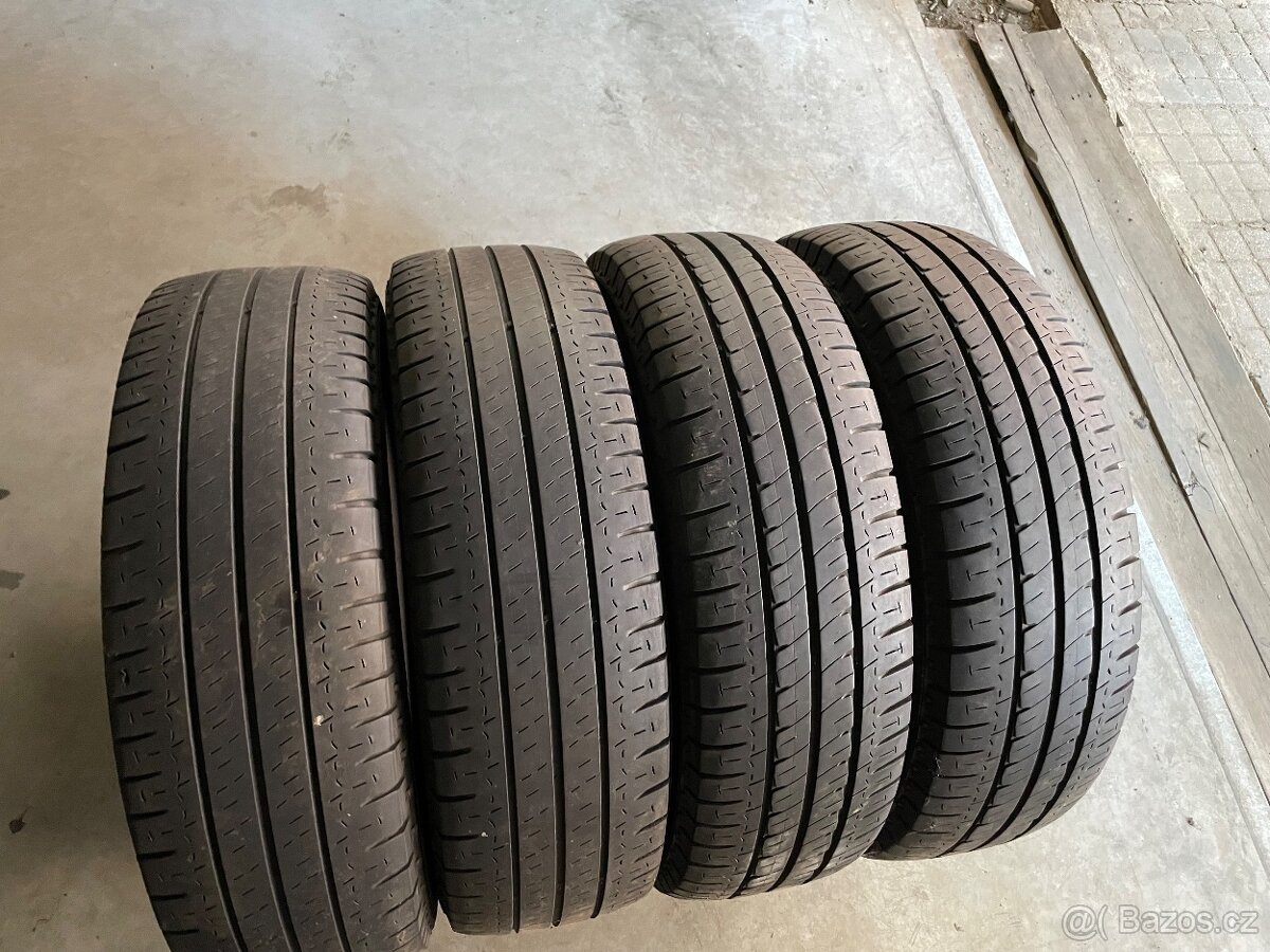 prodám letní pneumatiky 215/70/15C Michelin celá sada