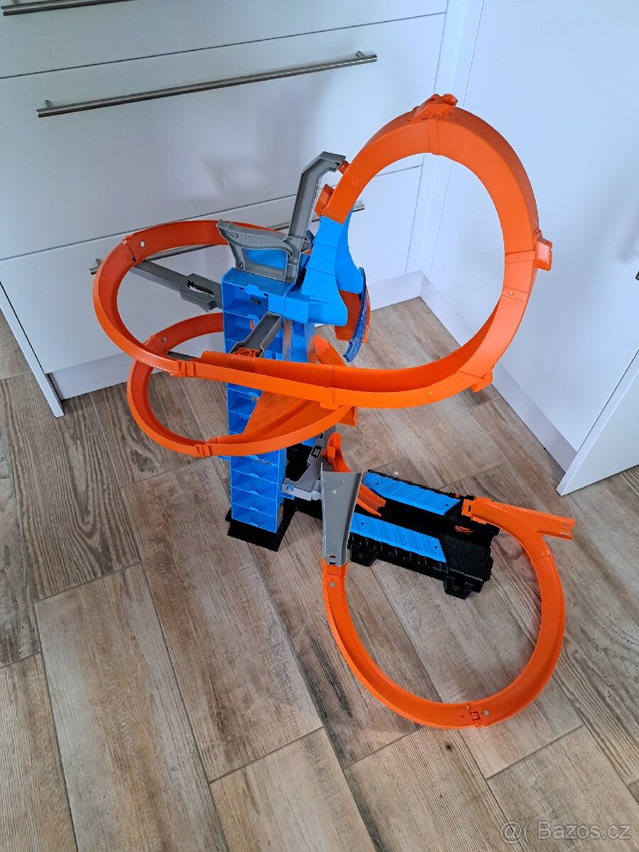 HOT WHEELS Nebeská věž