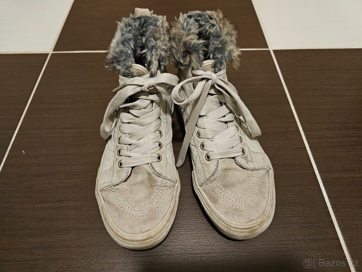 Prodám dívčí/dámské kožené zimní boty zn. Vans vel. 39