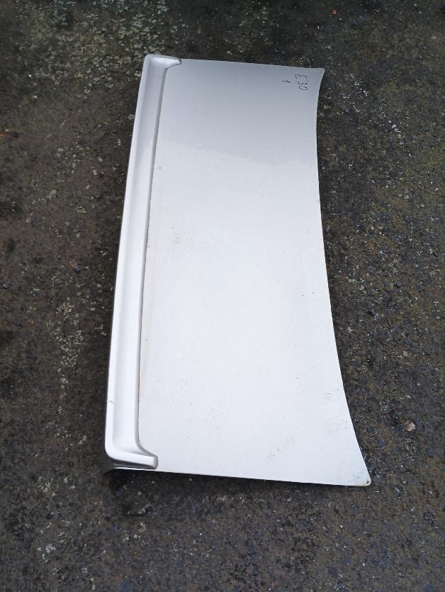 BMW E30 ZADNI VIKO KUFRU A SPOILER