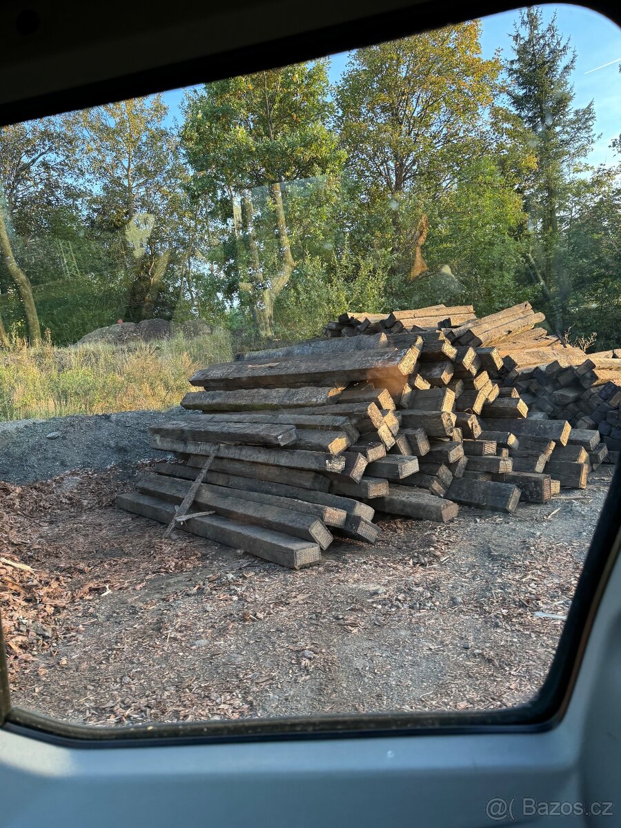 Dřevěné železniční pražce-neshnilé,moc pěkné.