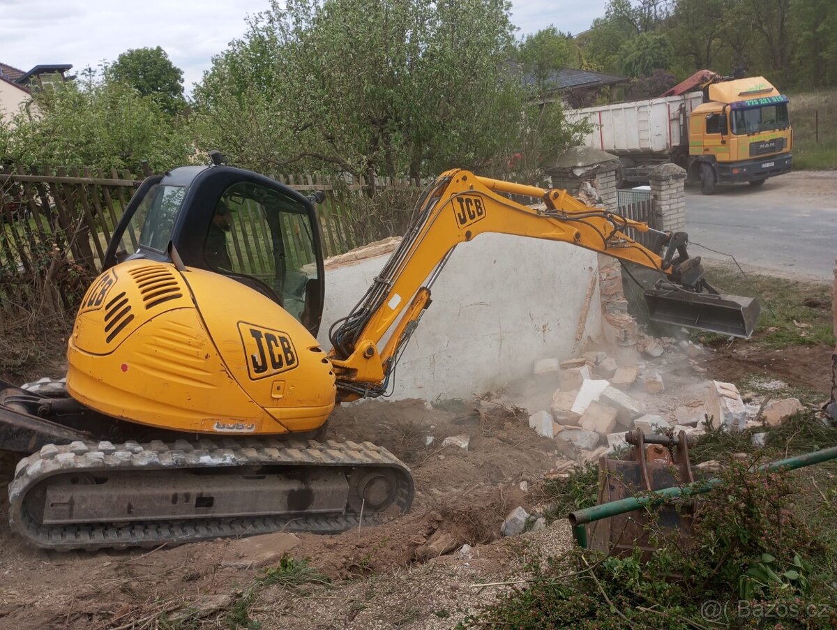 JCB 8080 s bohatou výbavou