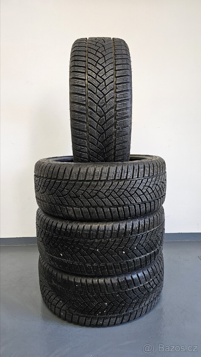 Zimní pneumatiky 225/40/19, Goodyear, DOT3021