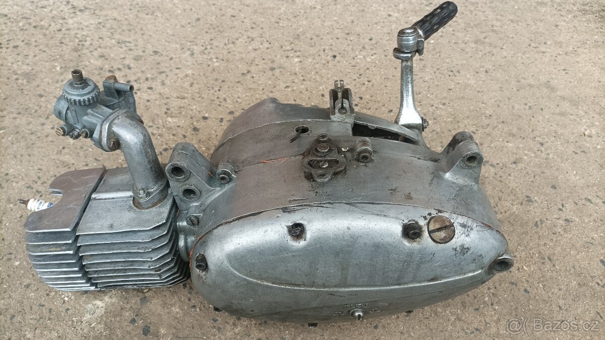Motor Jawa 50