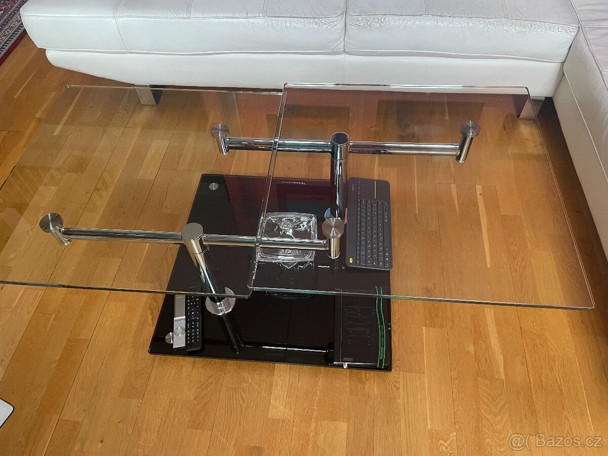 Designový skleněný konferenční stolek