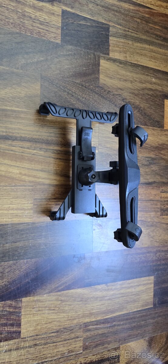 Držák tabletu do auta