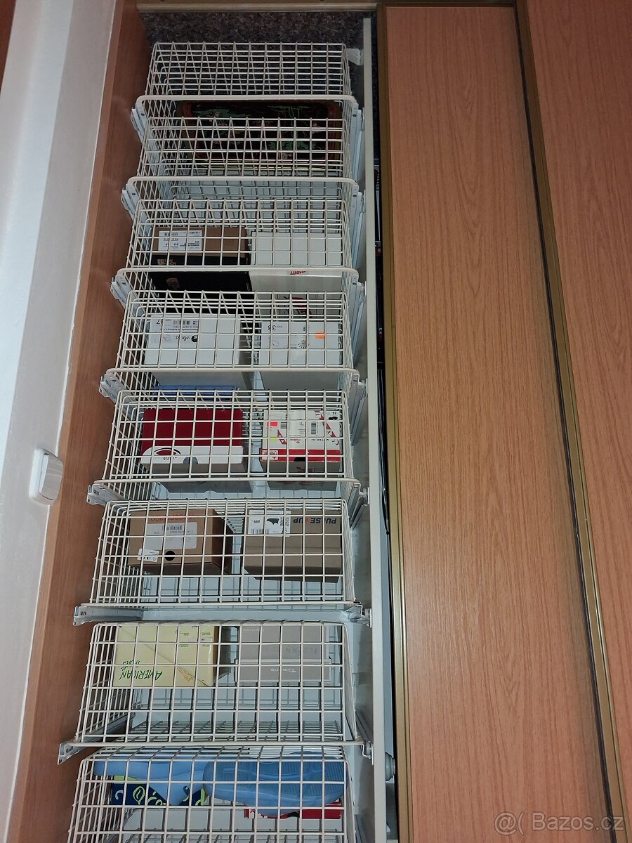 VÝSUVNÉ  KOŠE do vestavěné skříně bílý smalt kovové prodám