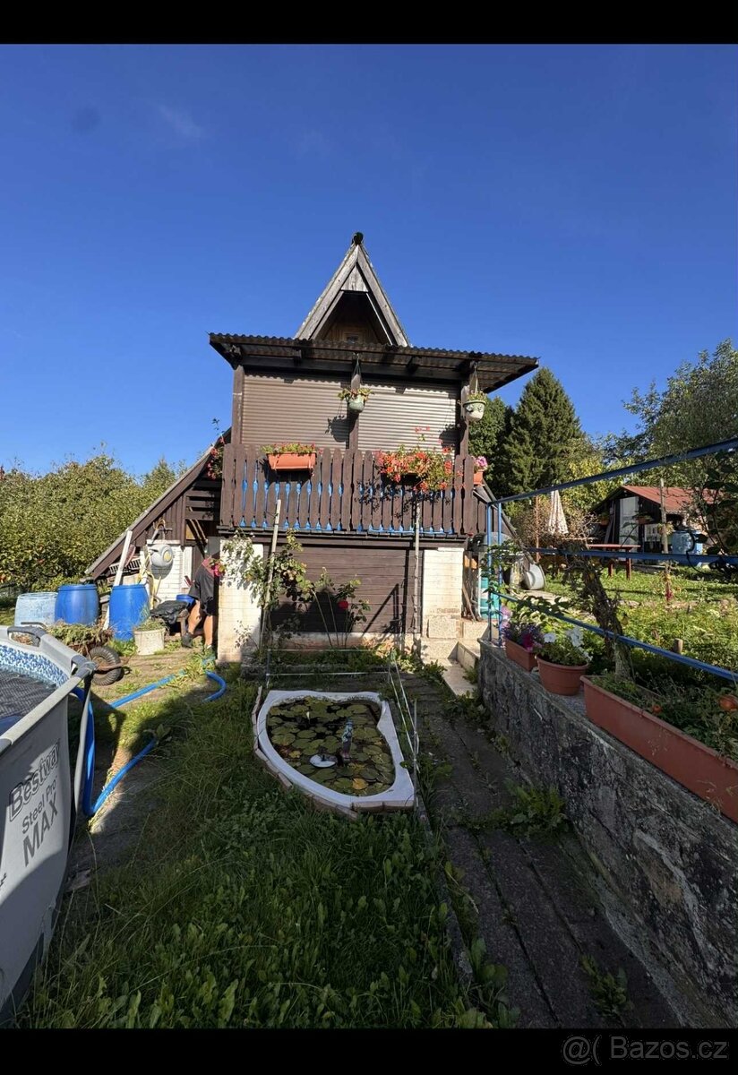 Prodej chaty se zahradou – Červený Kostelec, Chrby - 394 m²