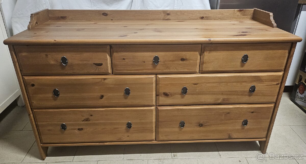 Komoda Ikea Leksvik mořidlo antik 7 šuplíků