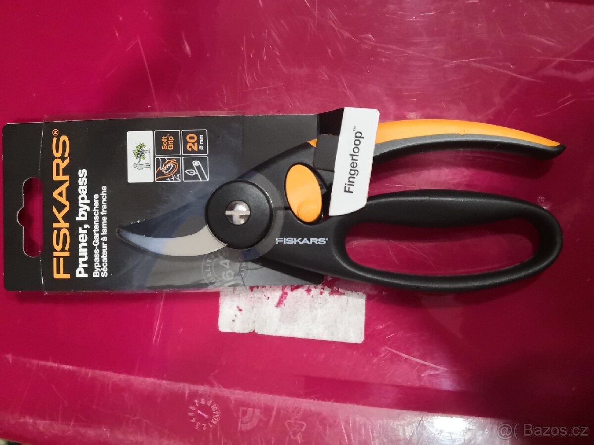 Fiskars Zahradnické nůžky P44