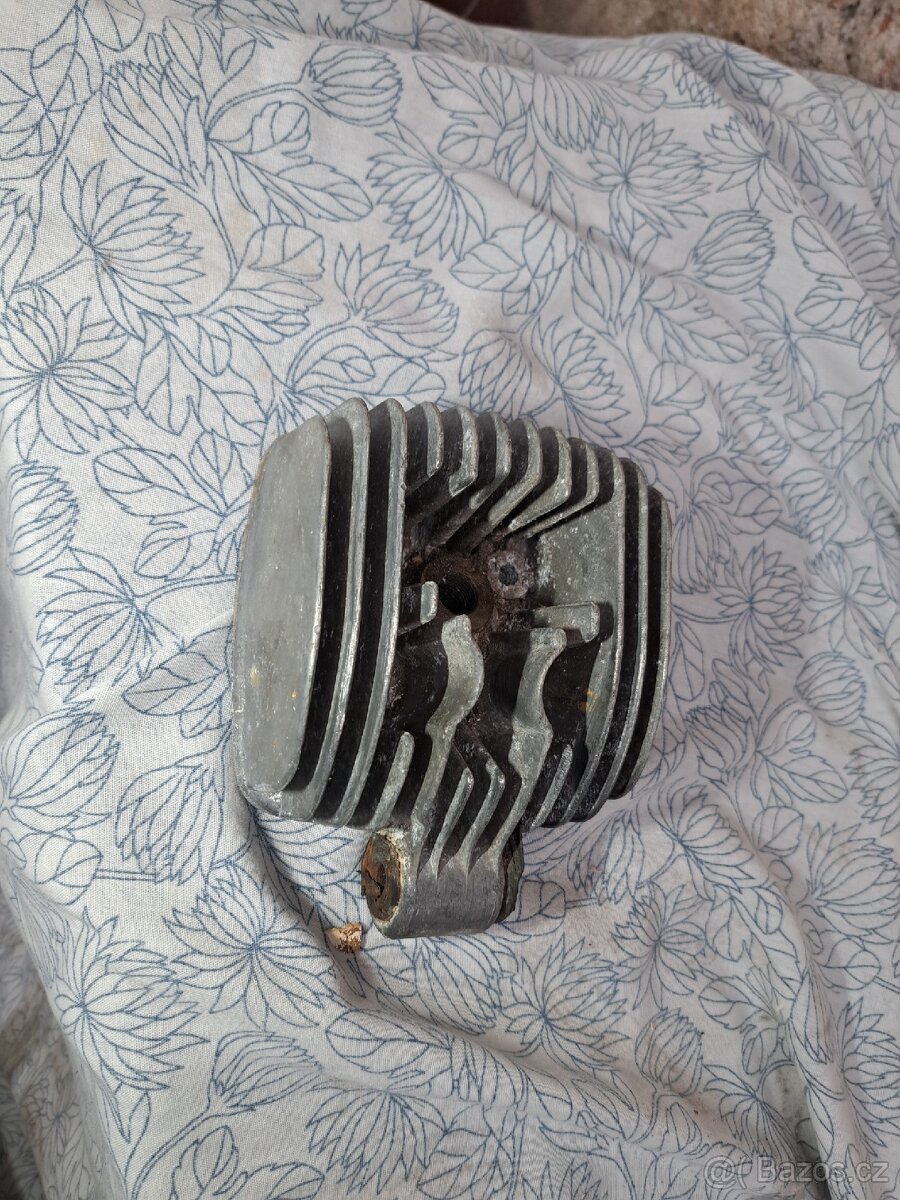 Hlava motoru Stella stará babeta