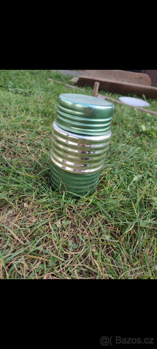 Stará bakelitová termoska na zmrzlinu